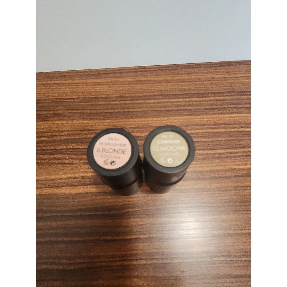 Cream contour. Face Sculpting  Makeup.  Awesome Contour and Highlighter set.‎